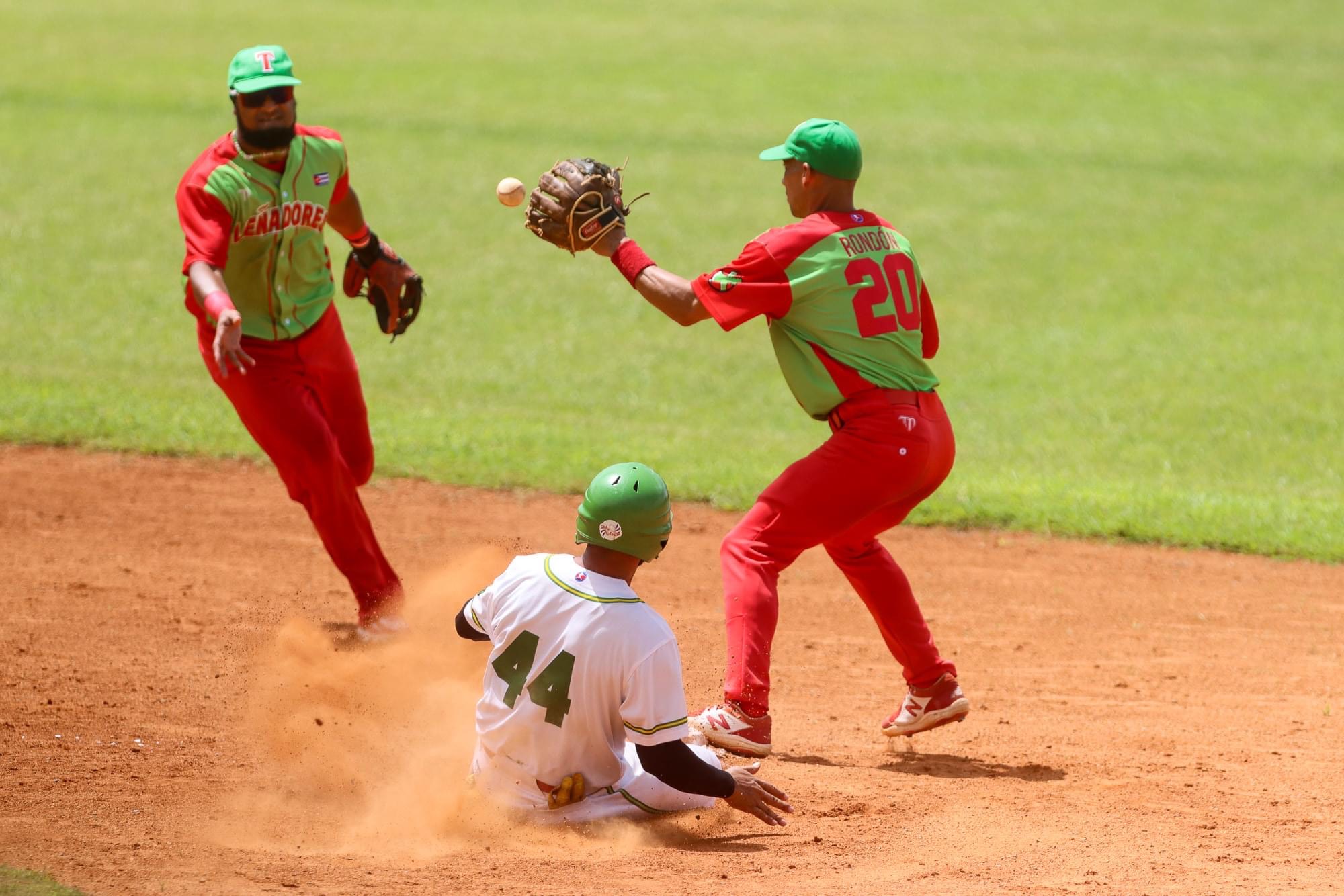 Leñadores y Vegueros regalaron un cerrado encuentro en este martes en la pelota cubana. 