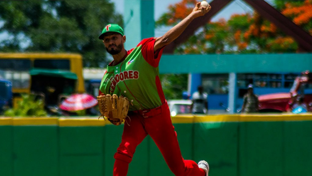 Eliander Bravo le aportó tres victorias a Las Tunas en el Play Off de la Serie Nacional de Béisbol 63.