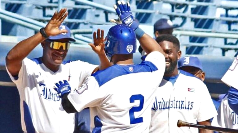 Óscar Valdés ha jugado 10 Series Nacionales de Beisbol