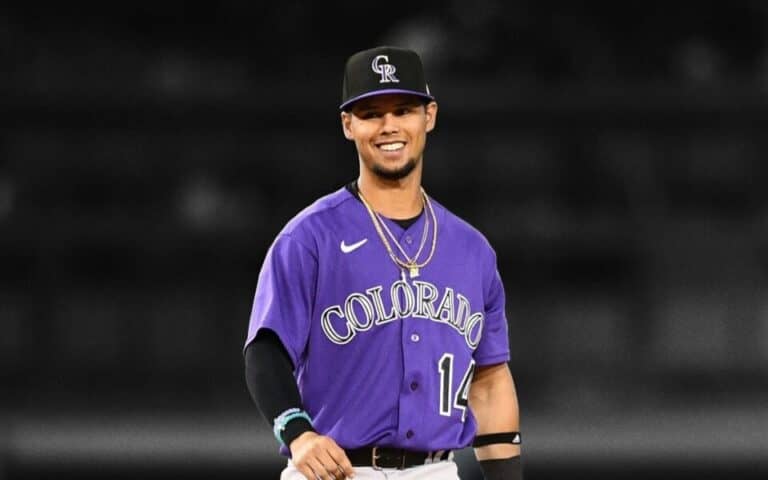 Ezequiel Tovar tiene 23 años y juega en Rockies de Colorado