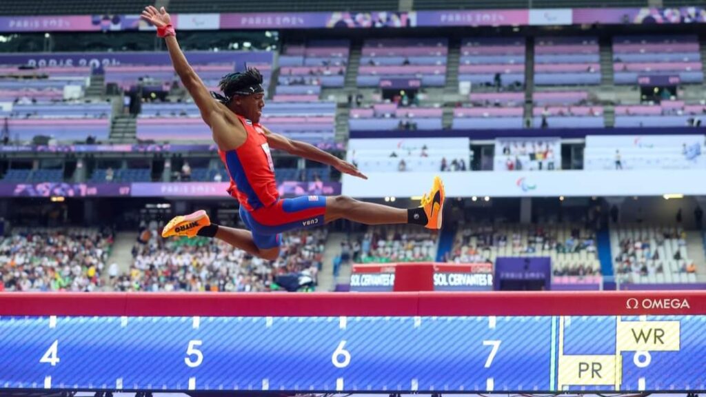 Robiel Yankiel Sol Cervantes se estiró hasta los 7.41 para darle el primer oro a Cuba en los Juegos Paralímpicos de París 2024