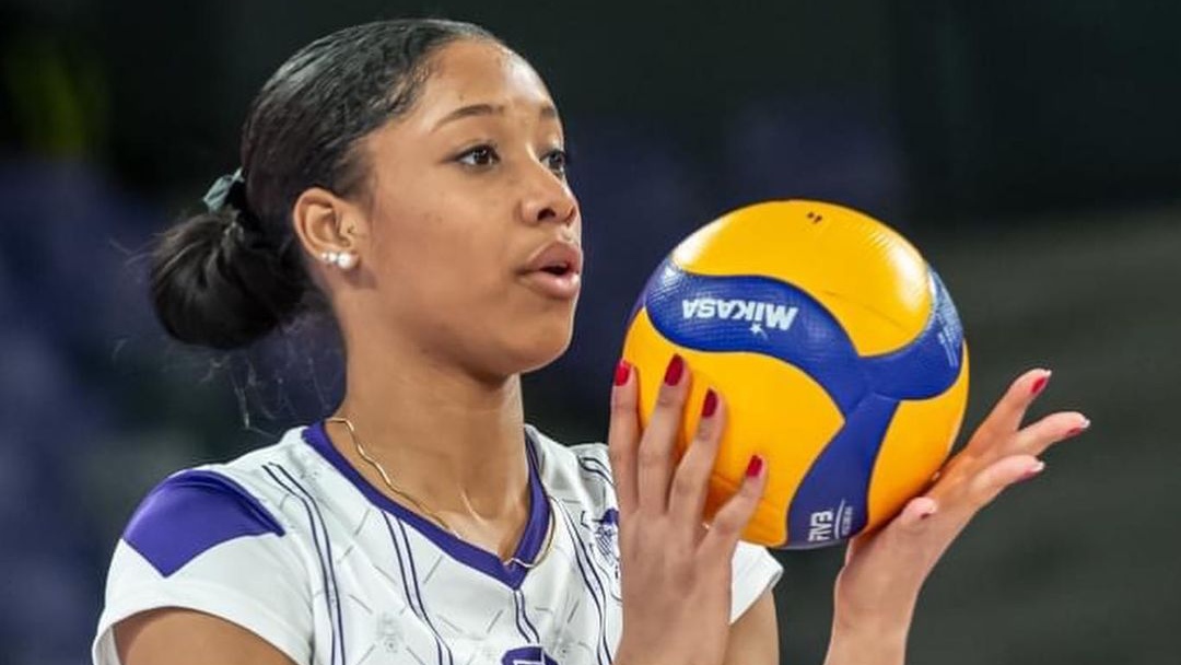 Lisania Grafort como jugadora del club de voleibol UTE Budapest en Hungría