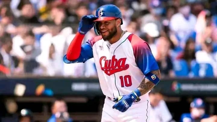 Yoan Moncada con el uniforme del equipo Cuba