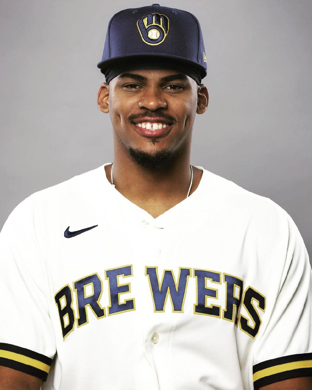 Ernesto Martínez Jr. actualmente es jugador de Biloxi Shuckers, sucursal de Doble A de Milwaukee Brewers