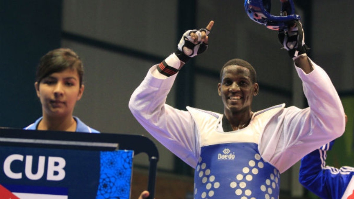 Robelis Despaigne celebrando su título Panamericano en Guadalajara 2011