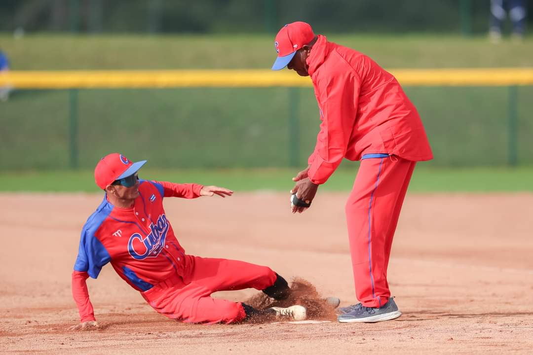 Yaniel Pérez con el equipo Cuba campeón del Campeonato Mundial de Beisbol para Ciegos 2024