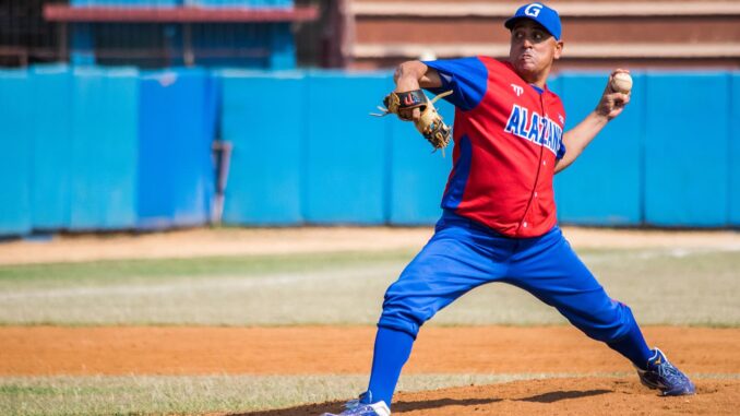 Leandro Martínez logró llegar a cien triunfos en la Pelota Cubana. 