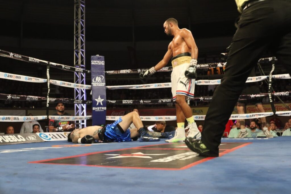 Lázaro Álvarez sigue invicto en el boxeo profesional