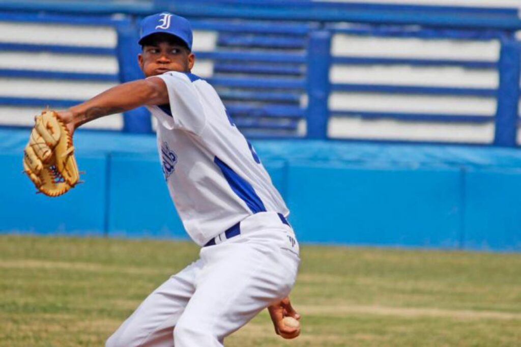 Jhonatan Cruz es uno de los jóvenes lanzadores de Industriales