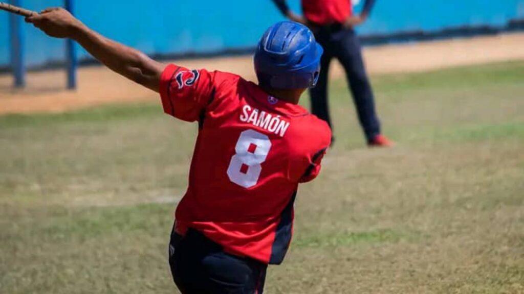 Yordanis Samón juega con el equipo de Camagüey