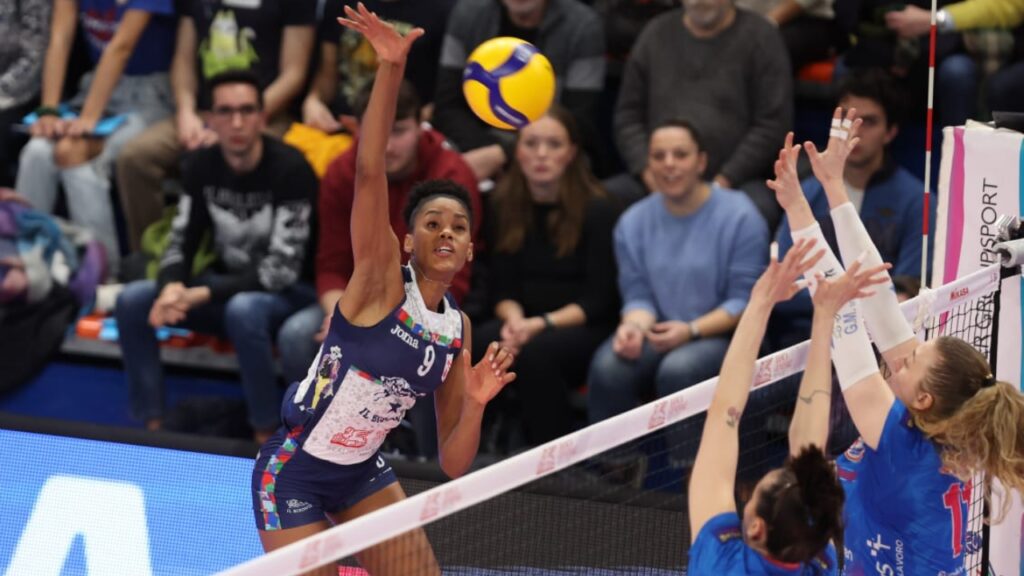 Ailama Cecé es jugadora del equipo Cuba de voleibol