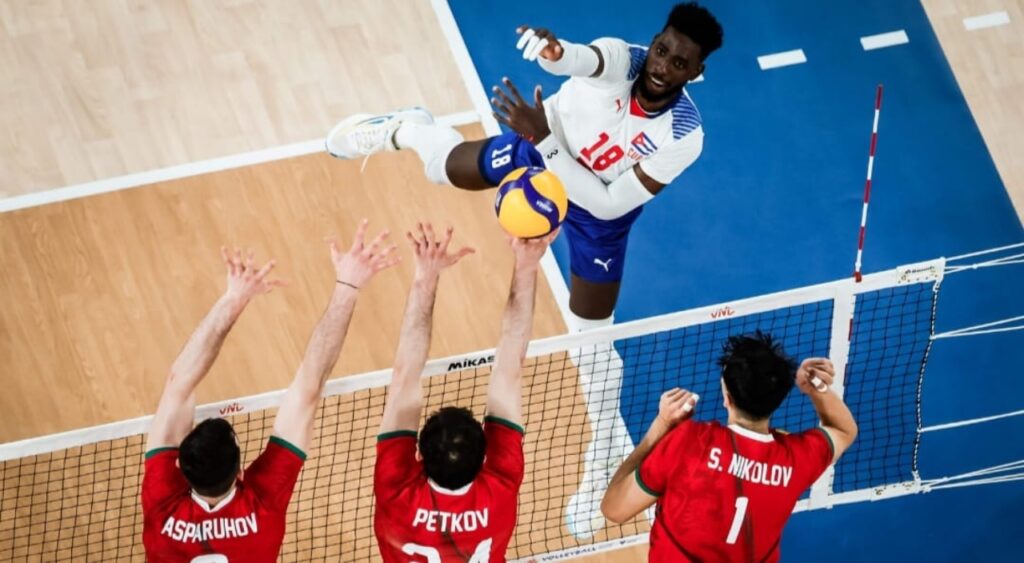 Miguel Ángel López es jugador auxiliar del equipo Cuba de voleibol