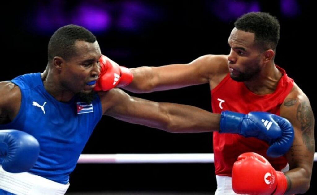 El boxeador cubano Julio César La Cruz quedó fuera del camino al título en París 2024.