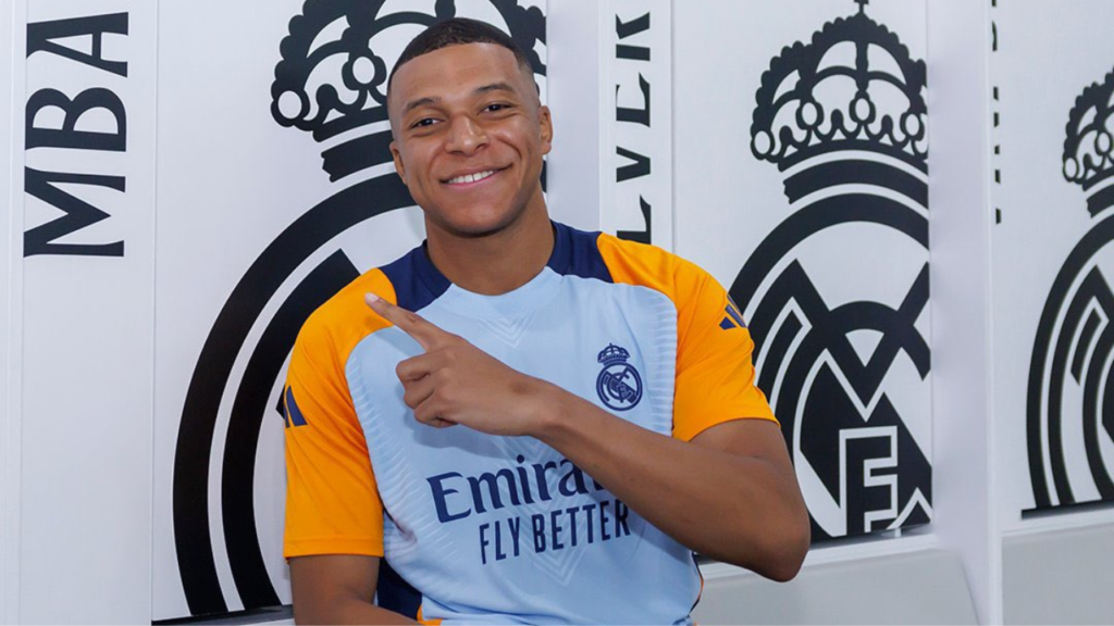 Kylian Mbappé vistiendo la camiseta del Real Madrid