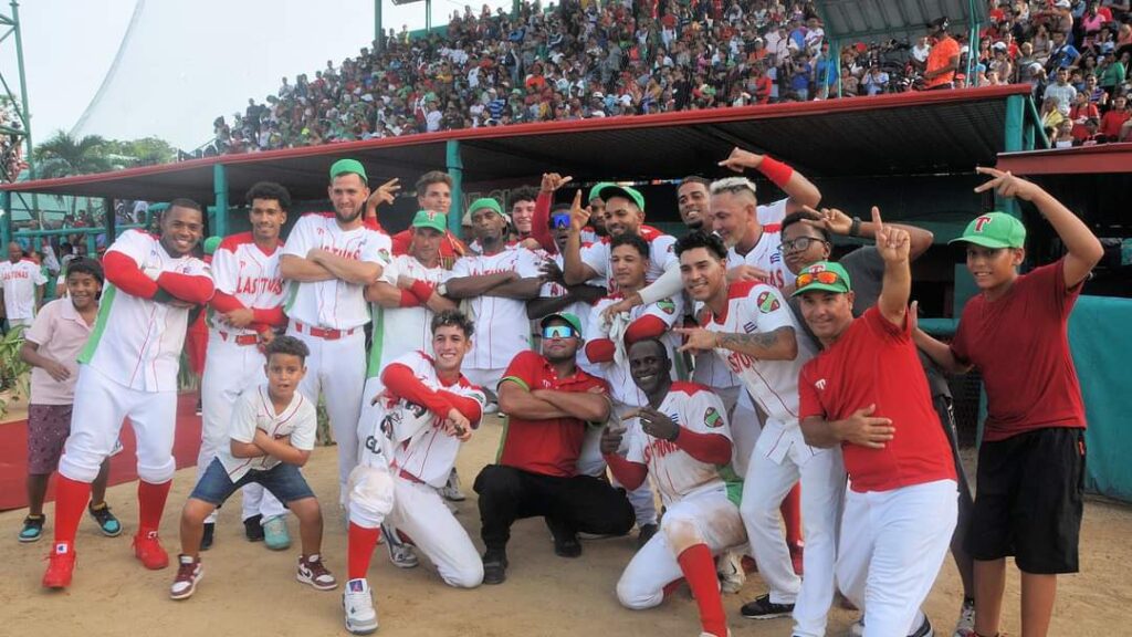 Las Tunas celebra su triunfo en la 63 Serie Nacional de Béisbol