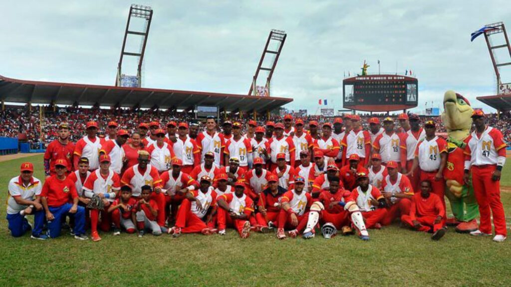 Equipo de Matanzas en el estadio Victoria de Girón