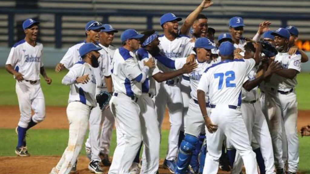 Industriales venció en el juego siete y clasificó a las semifinales de la 63 Serie Nacional de Beisbol