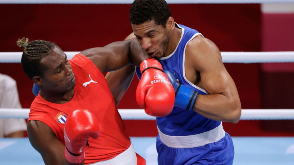 Enmanuel Reyes y Julio César La Cruz en la competencia de boxeo de Tokio 2020