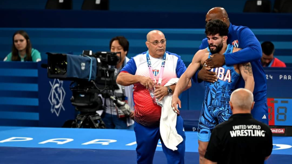 Luis Orta en los cuartos de final de lucha grecorromana en París 2024