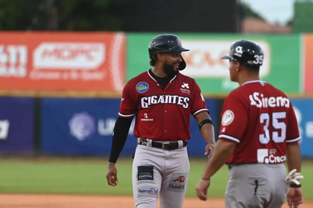 Kelvin Gutiérrez - foto de la cuneta Gigantes_Cibao en X