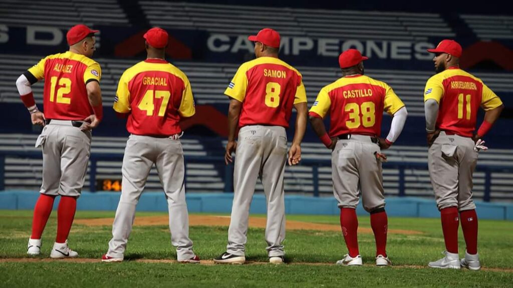 Los cubanos residentes en el exterior ya pueden participar en la Liga Élite. Foto: Boris Luis Cabrera