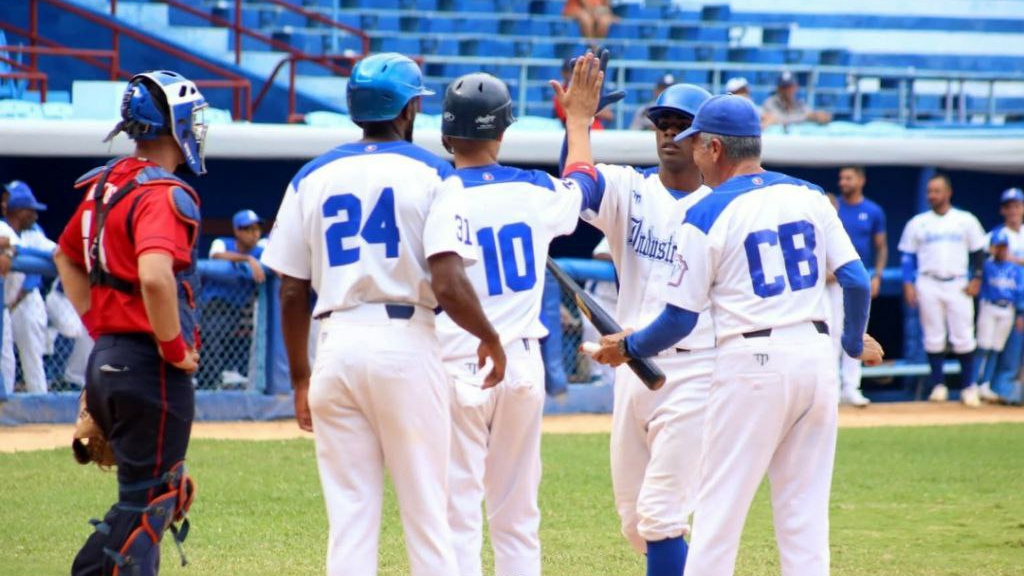 Industriales noquean a Las Tunas y ascienden al segundo lugar de la Serie Nacional