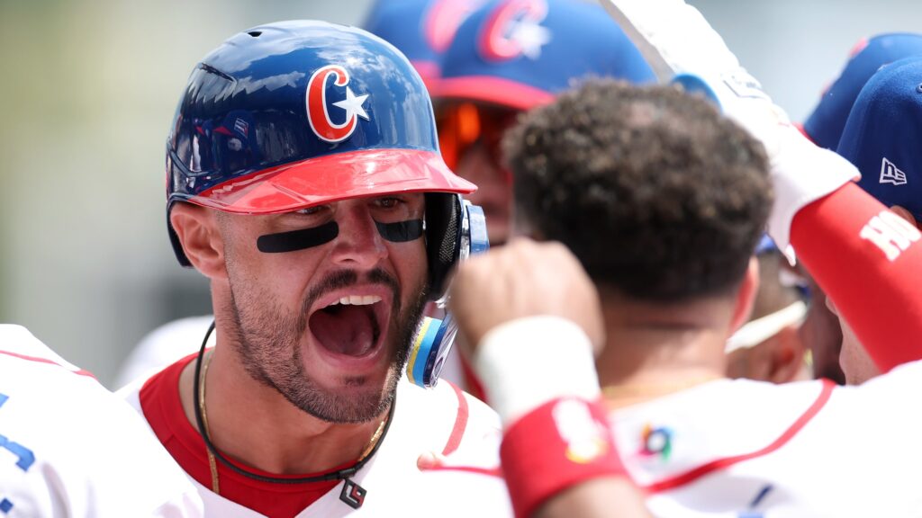 Cuba se apoya en poder y errores de Colombia para mantenerse invicta en el Clásico