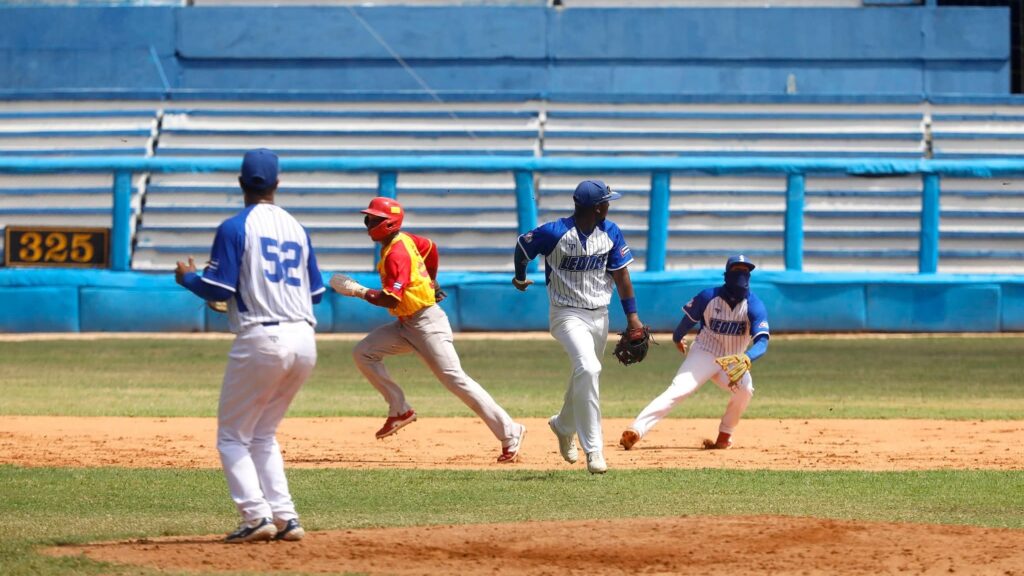 Industriales cierra la primera mitad como líder solitario de la Liga Élite