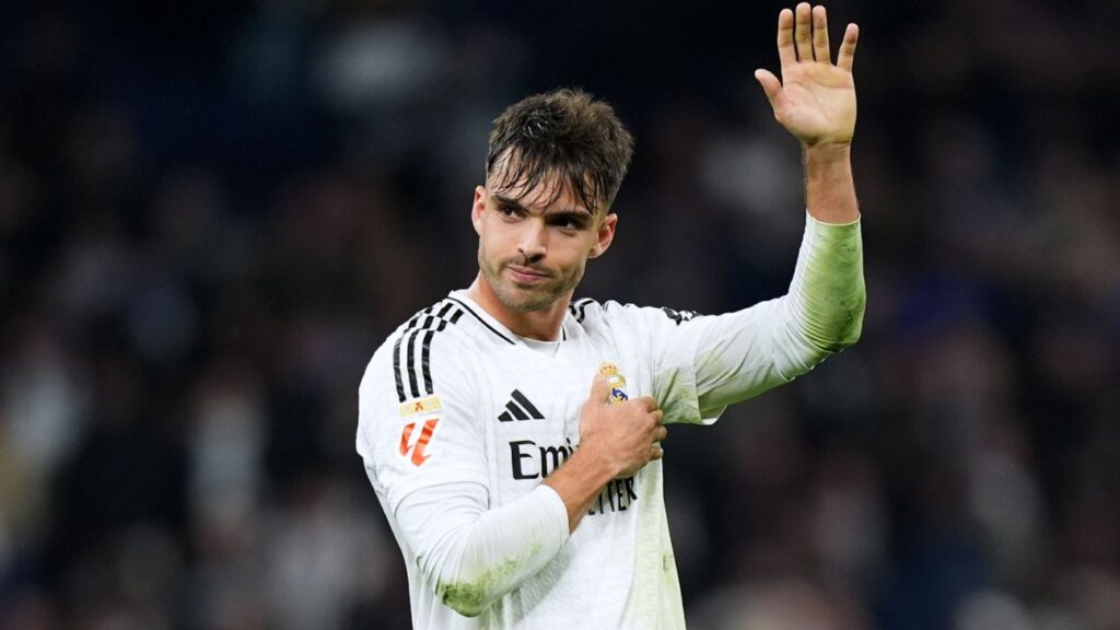 Raul Asensio busca su salida del Real Madrid