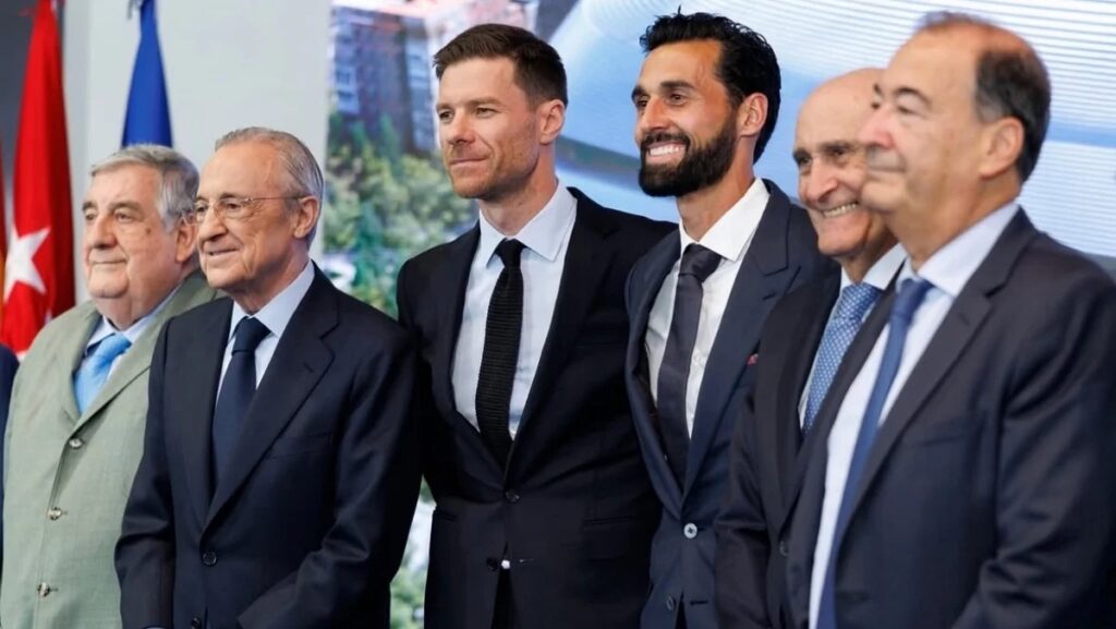 De Valdebebas a la Premier League: La inédita coincidencia que unirán a Xabi Alonso y Álvaro Arbeloa