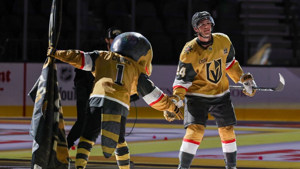 Golden Knights remontan tres goles y Connelly decide ante Toronto
